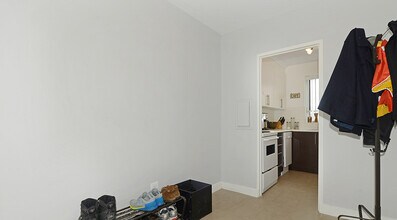 501 Mt Pleasant Rd in Toronto, ON - Building Photo - Building Photo