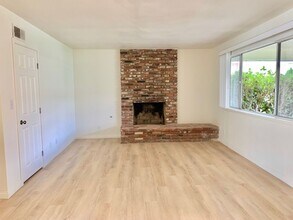 182 W Alta Green in Port Hueneme, CA - Building Photo - Building Photo