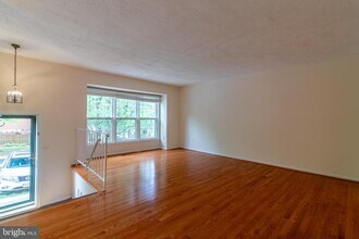 4796 Gainsborough Dr in Fairfax, VA - Building Photo - Building Photo