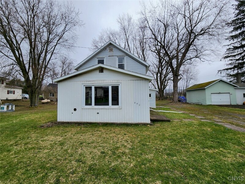 952 South St in Apulia Station, NY - Building Photo