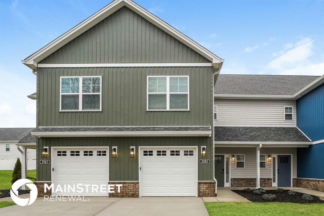 2083 Paddle Wheel Dr in Jeffersonville, IN - Building Photo