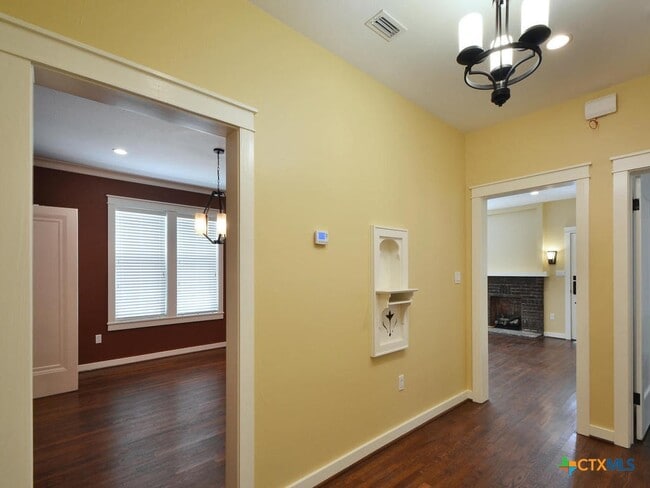 property at 112 S Cypress Ave