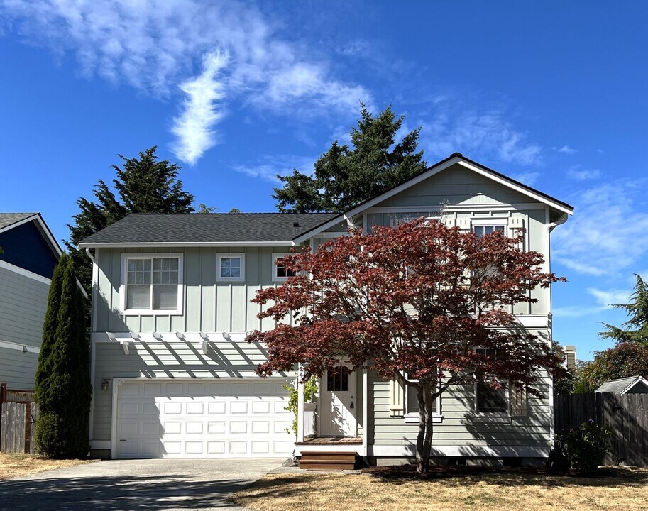 3824 Sutton Pl in Anacortes, WA - Building Photo