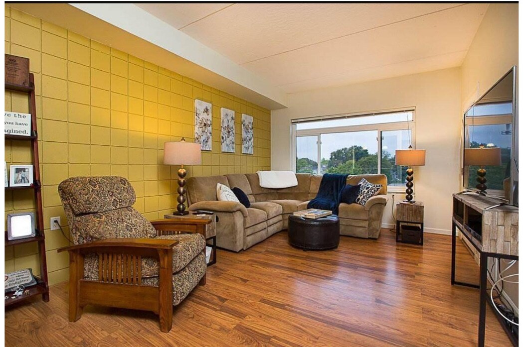 400 N Richmond St, Unit #311 in Appleton, WI - Foto de edificio