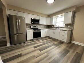 6330 W 99th Pl in Oak Lawn, IL - Building Photo - Building Photo