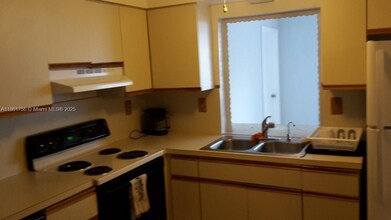 7205 NW 76th Pl in Tamarac, FL - Building Photo - Building Photo