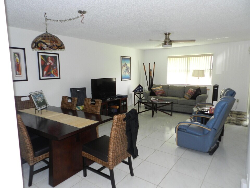 154 Pinto Palm Ct in Royal Palm Beach, FL - Building Photo