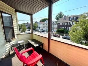 290 Boston Ave, Unit 2 in Medford, MA - Foto de edificio - Building Photo