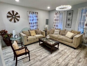 126 W Main St in Middletown, NY - Building Photo - Building Photo