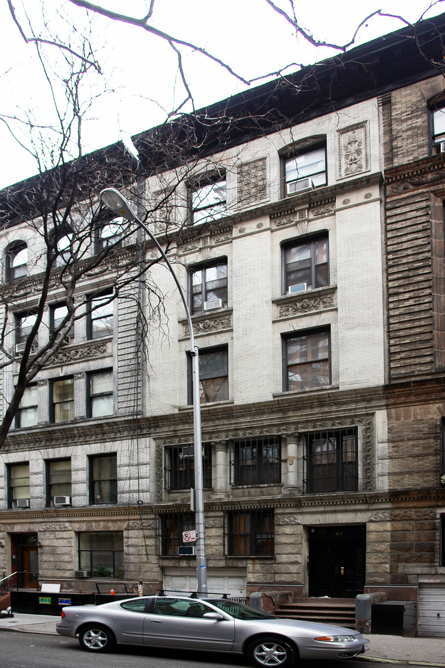 67 W 68th St in New York, NY - Building Photo - Building Photo