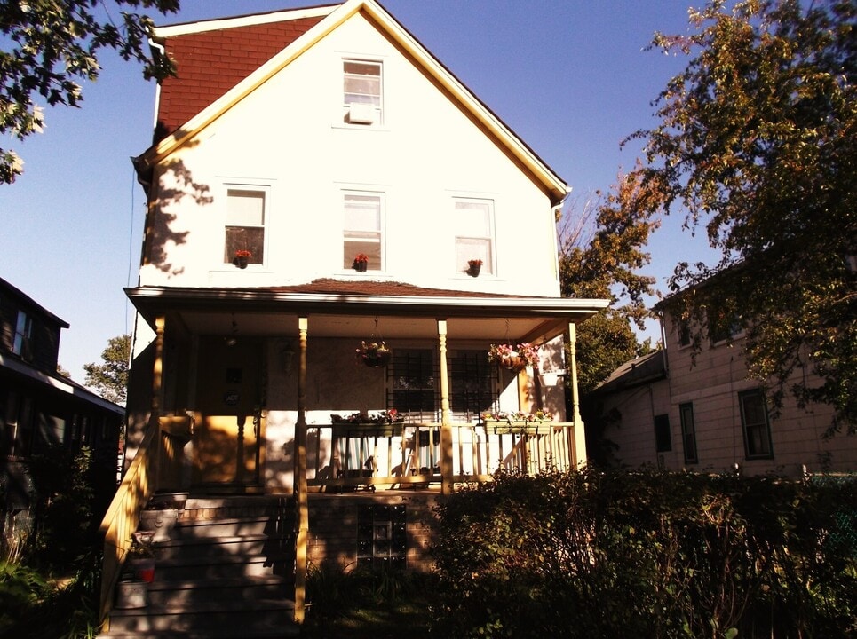 2025 Ashland Ave in Evanston, IL - Building Photo