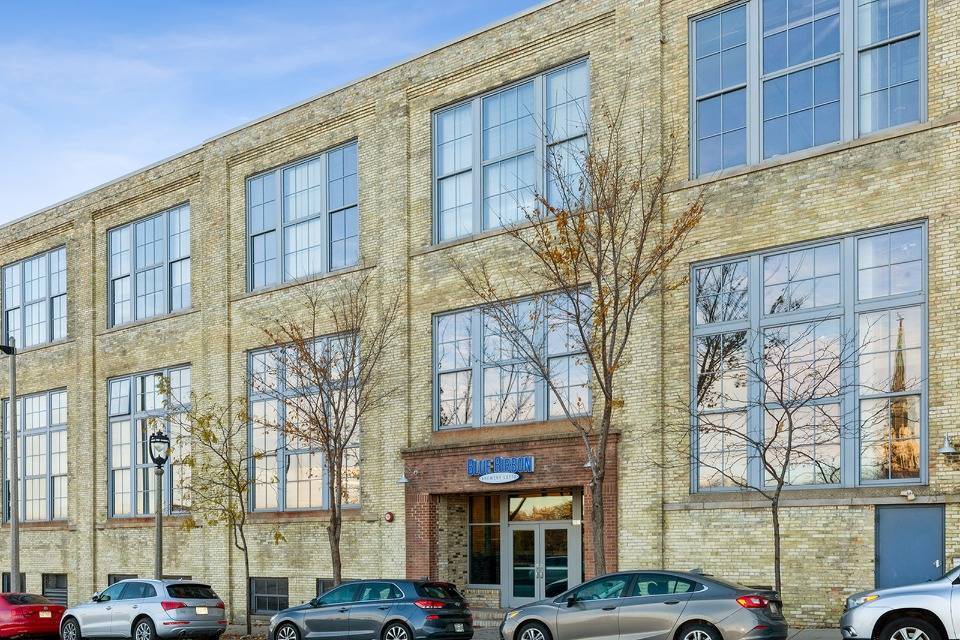 Blue Ribbon Lofts in Milwaukee, WI - Building Photo