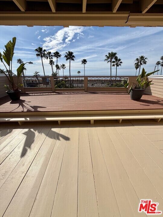 653 Ramona Ave in Laguna Beach, CA - Foto de edificio