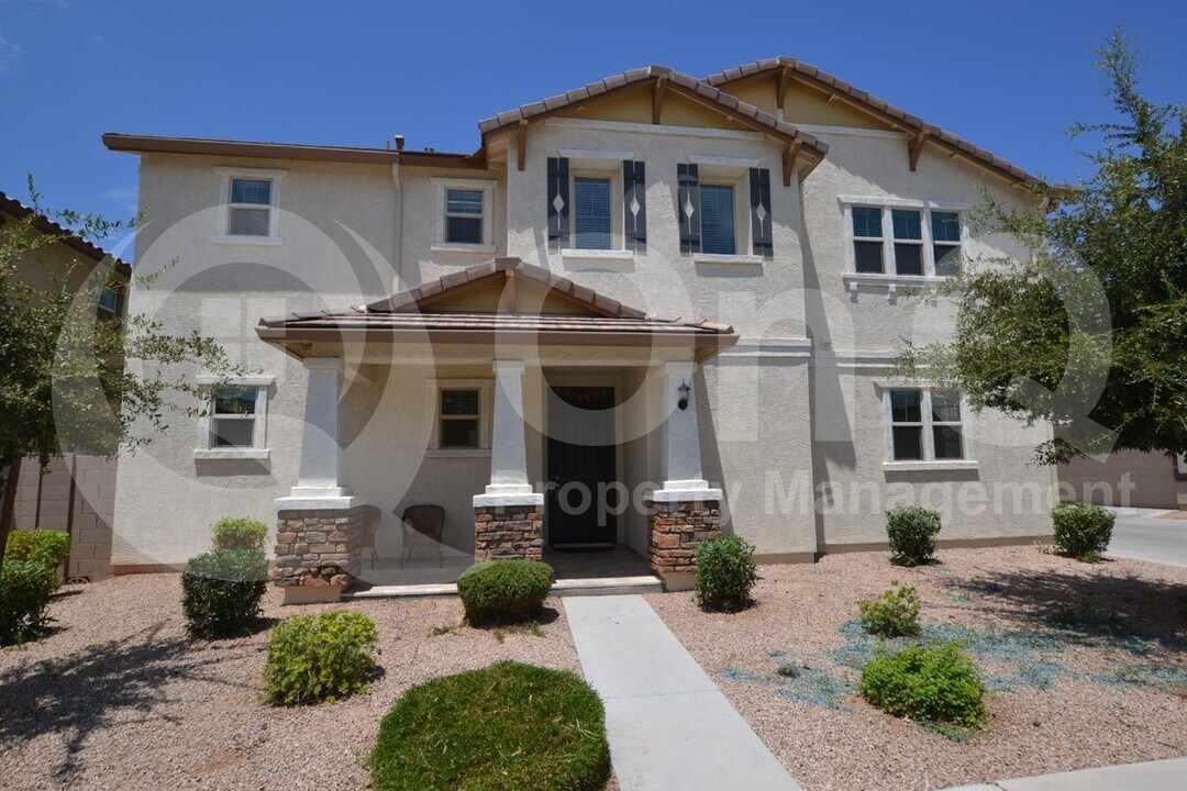 270 N Scott Dr in Chandler, AZ - Building Photo