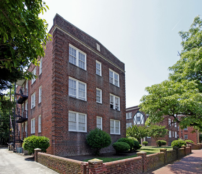 EmRose Court in Norfolk, VA - Foto de edificio - Building Photo