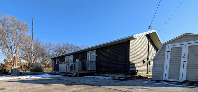 1506 High Ave W in Oskaloosa, IA - Foto de edificio - Building Photo