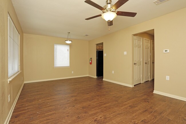 Carroll House in Berryville, AR - Building Photo - Interior Photo