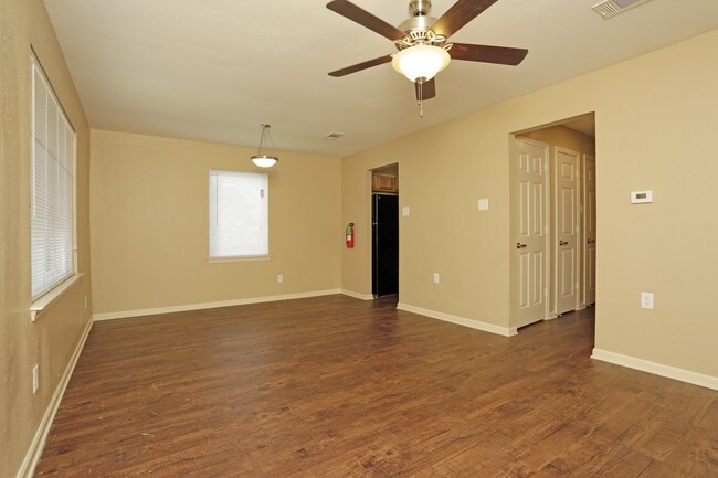 Carroll House in Berryville, AR - Foto de edificio - Interior Photo