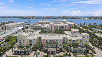 806 E Windward Way in Lantana, FL - Building Photo