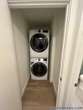 1079 Commonwealth Ave, Unit 301 in Boston, MA - Foto de edificio - Building Photo