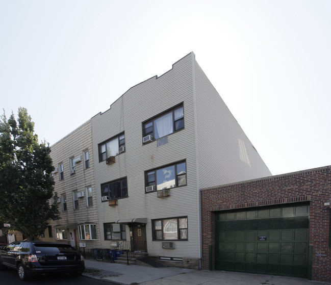 24 Skillman Ave in Brooklyn, NY - Building Photo - Building Photo