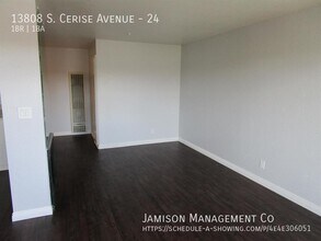 Sunshine Villa in Hawthorne, CA - Foto de edificio - Building Photo