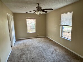 413 N Water St in Pleasanton, TX - Foto de edificio - Building Photo