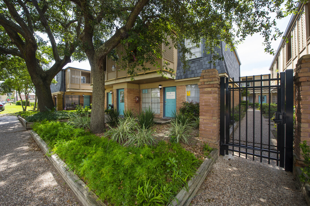 Palm Shore in Galveston, TX - Building Photo