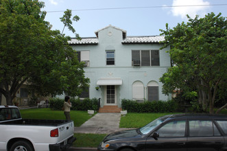 222 Phoenetia Ave in Coral Gables, FL - Building Photo - Building Photo