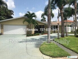 4095 14th St NE in St. Petersburg, FL - Building Photo