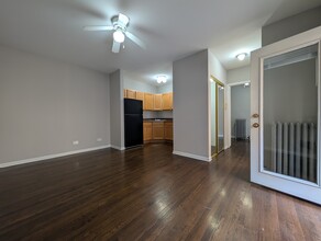 912 W Dakin St in Chicago, IL - Building Photo - Building Photo