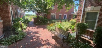 2256 S Garfield St in Arlington, VA - Building Photo