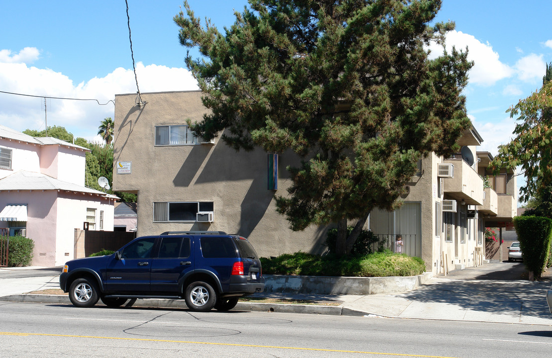 6140 Whitsett Ave in North Hollywood, CA - Building Photo