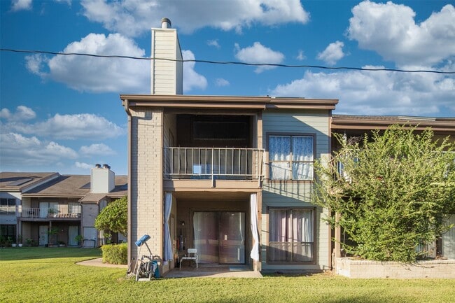 8257 Sands Point Dr in Houston, TX - Building Photo - Building Photo