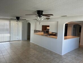 7204 Brentwood Dr in Port Richey, FL - Building Photo - Building Photo