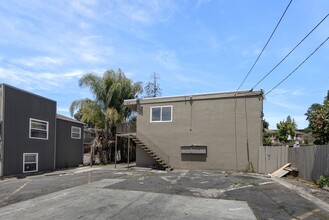 2615 26th Ave in Oakland, CA - Foto de edificio - Building Photo