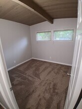 2313 SW Boswell Ct in Topeka, KS - Foto de edificio - Building Photo