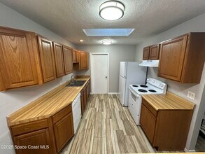 1300 Ethel Cir NE in Palm Bay, FL - Foto de edificio - Building Photo