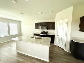 7113 Canadian Dr in China Spring, TX - Building Photo - Building Photo