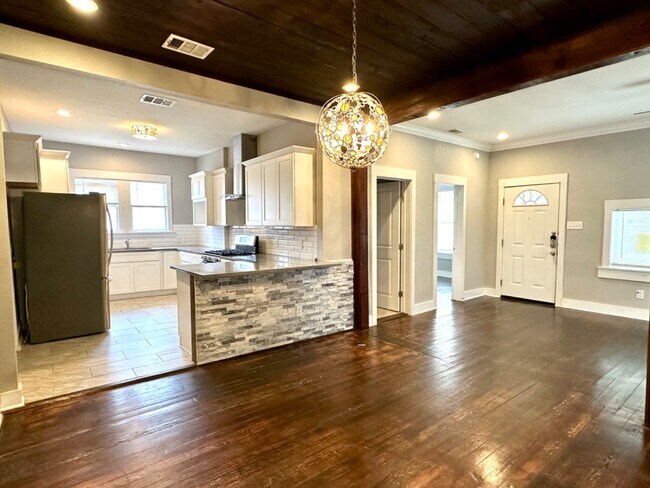 1013 N Palmetto Ave in San Antonio, TX - Building Photo - Building Photo