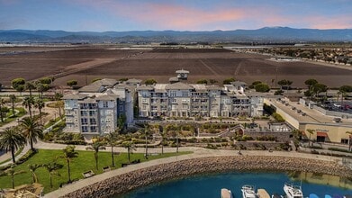 2262 Martinique Ln in Oxnard, CA - Building Photo - Building Photo