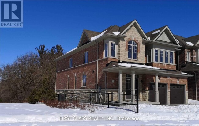 126 Chouinard Wy in Aurora, ON - Building Photo - Building Photo