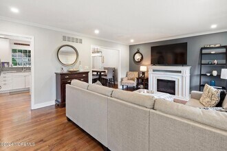 5 Adams Dr in Brick, NJ - Foto de edificio - Building Photo