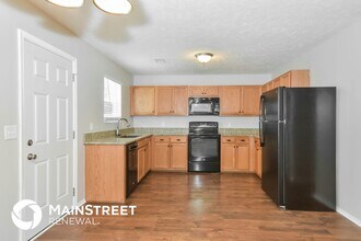 2763 Sutherland Dr in Thompson's Station, TN - Foto de edificio - Building Photo