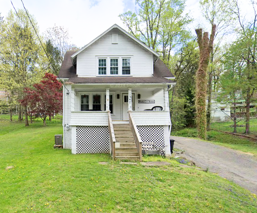 1347 College Park in Fairmont, WV - Building Photo