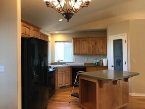 1807 NW Jackpine Ave in Redmond, OR - Building Photo - Building Photo