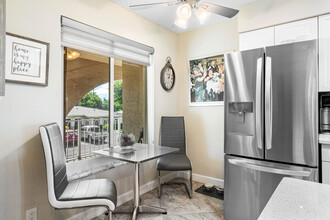 13976 Vía Flora in Delray Beach, FL - Building Photo - Building Photo