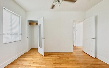 3770 SW 27th St, Unit 1 in Miami, FL - Building Photo - Building Photo