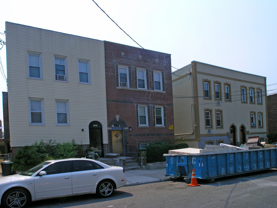 1251 Bradford Ave in Bronx, NY - Building Photo