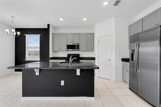 429 Ohio Way in Poinciana, FL - Foto de edificio - Building Photo
